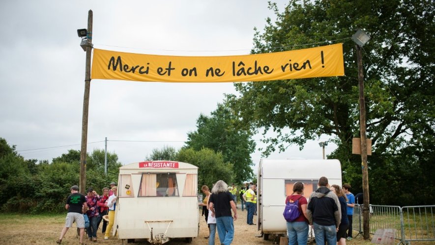 Réunion d'opposants au projet d'aéroport à Notre-Dame des Landes le 9 juillet 2016