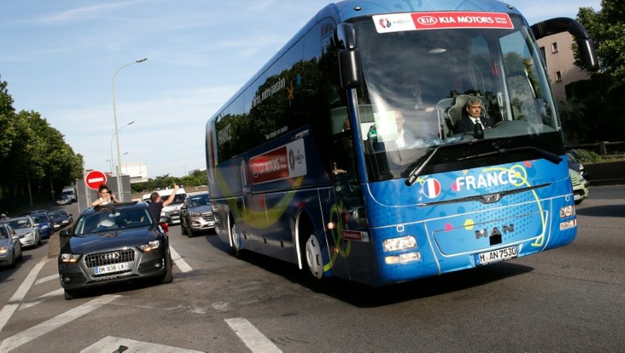 Le bus de l'équipe de France en route pour le Stade de France, le 10 juillet 2016