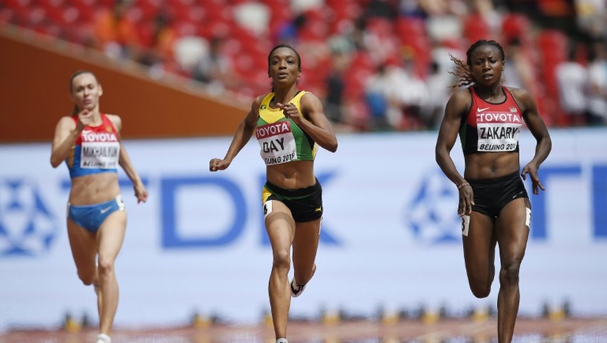 La Kényane Joyce Zakary (d) lors des séries du 400 m aux Mondiaux à Pékin, le 24 août 2015