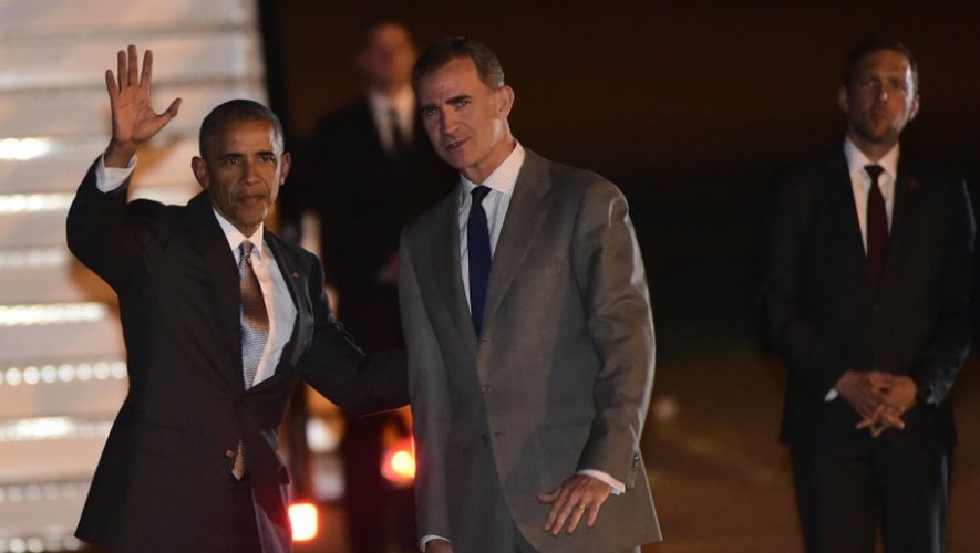 Barack Obama accueilli par le roi Felipe à son arrivée le 9 juillet 2016 sur la base aérienne de Torrejon près de Madrid
