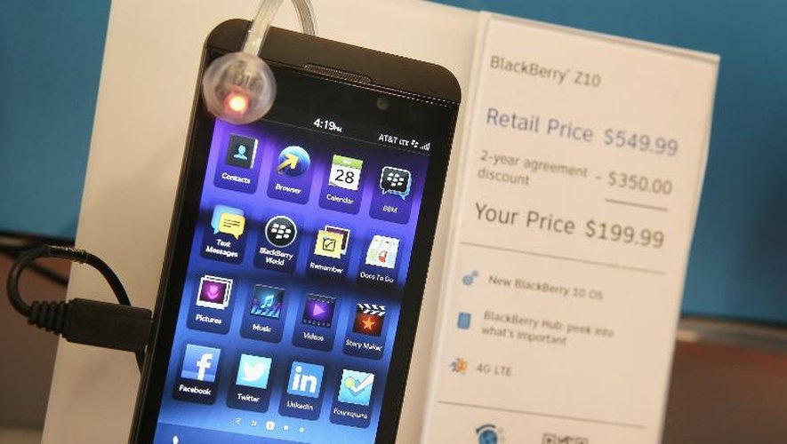 Le BlackBerry Z10 en vente dans un magasin de Chicago, le 28 mars 2013
