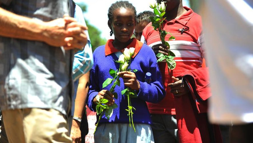 Des proches de victimes de l'attaque du Westgate participent à une commémoration, à Nairobi le 21 octobre 2013