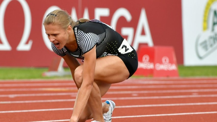 La Russe Yuliya Stepanova victime d'une blessure à un tendon de la voute plantaire lors du 800 m à l'Euro, le 6 juillet 2016 à Amsterdam