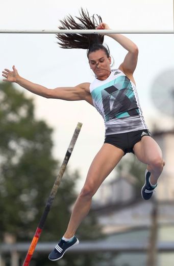 La Russe Yelena Isinbayeva au concours du saut à la perche lors des Championnats de Russie d'athlétisme, le 21 juin 2016 à Cheboksary