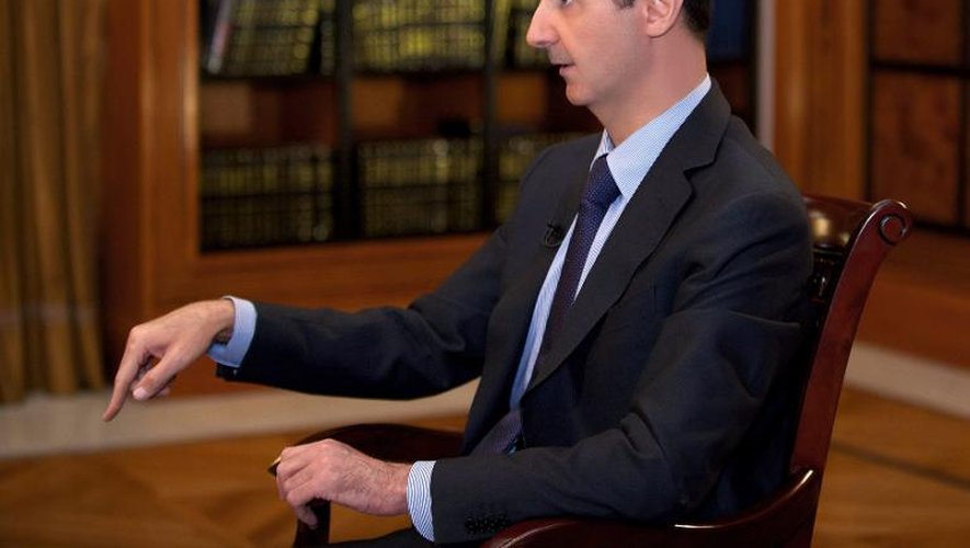 Le président syrien Bachar al-Assad accorde un entretien à une télévision libanaise depuis Damas, le 21 octobre 2013
