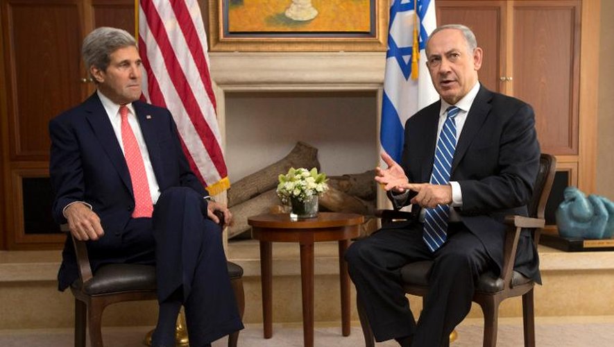 Le secrétaire d'Etat américain John Kerry démarre mercredi à Jérusalem un nouvelle mission au Proche-Orient avec des entretiens avec le Premier ministre israélien Benjamin Netanyahu pour tenter de sauver des négociations israélo