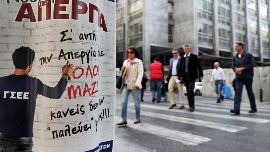 Une affiche des syndicats appelle à la grève générale en Grèce, le 5 novembre 2013 à Athènes