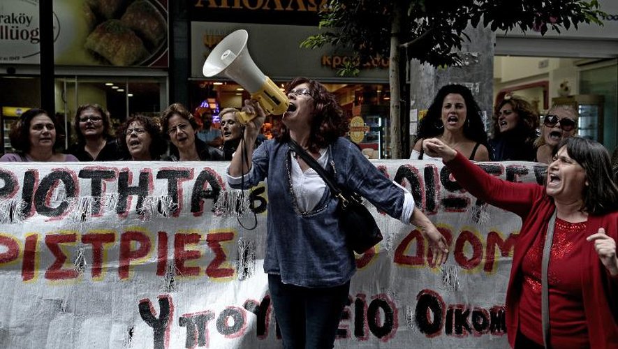 Manifestation devant le ministère grec des Finances lors d'une réunion avec des responsables de l'UE et du FMI, le 5 novembre 2013 à Athènes