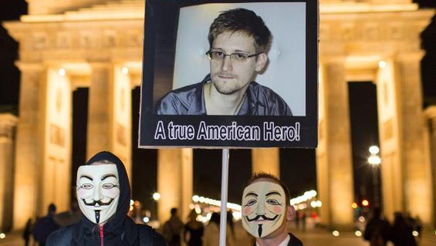 Des manifestants soutenant Edward Snowden, le 5 novembre 2013 à Berlin