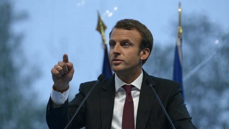 Emmanuel Macron s'adresse aux participants à l'université d'été du Medef, le 27 août 2015 à Jouy-en-Josas, près de Paris