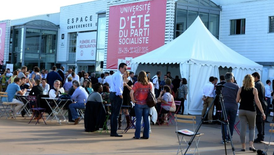 Terrasse devant le centre des conférences où se déroule l'université d'été des socialistes, le 28 août 2015 à La Rochelle
