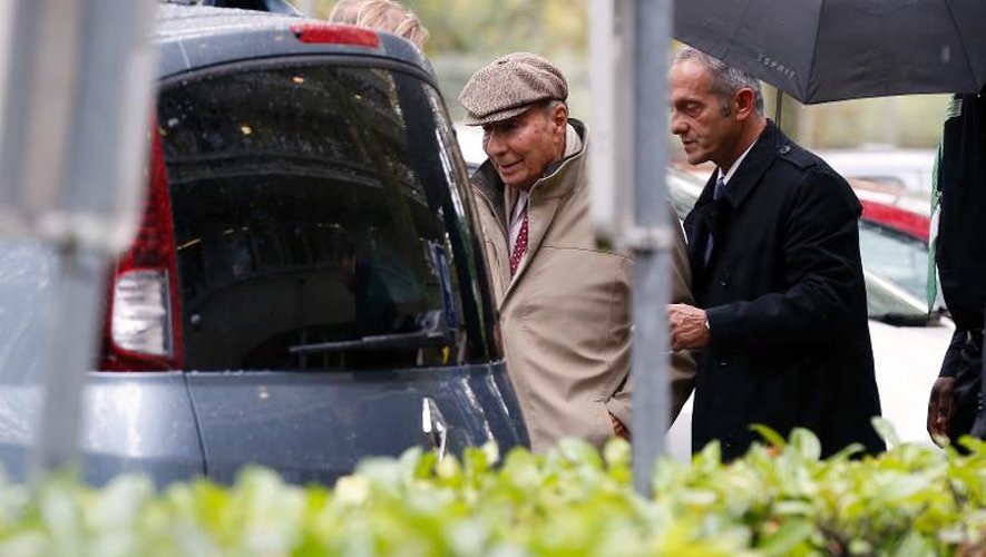 Serge Dassault à l'issue de son audition le 14 octobre 2013 au Palais de Justice d'Evry dans le cadre de l'enquête sur une tentative d'assassinat