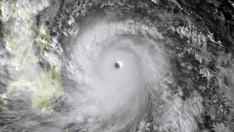 Image satellite du typhon Haiyan s'approchant des Philippines, le 7 novembre 2013