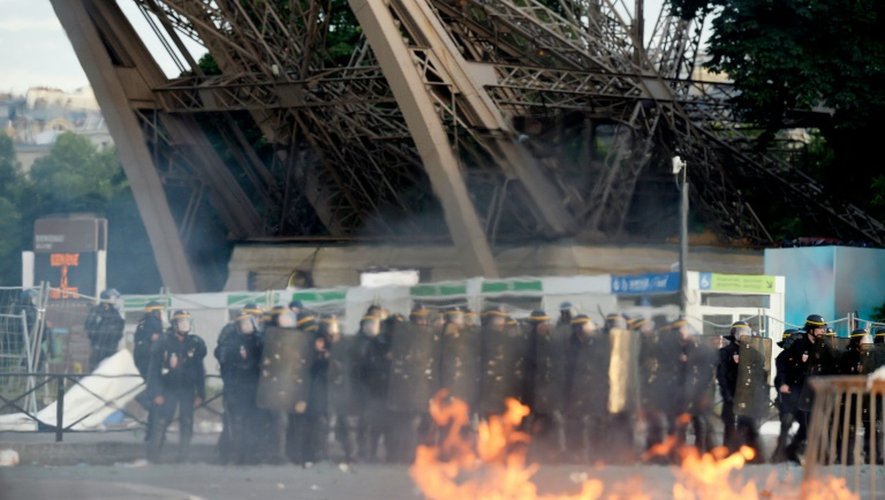 Incidents en marge de la finale de l'Euro-2016, près de la fan zone du Champ-de-Mars le 10 juillet 2016 à Paris