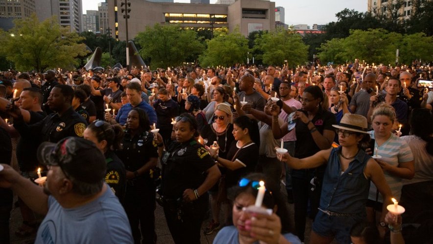 Veillée le 11 juillet 2016 à Dallas en hommage aux policiers tués