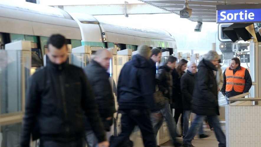 Des passagers dans le métro le 7 décembre 2010 à Paris
