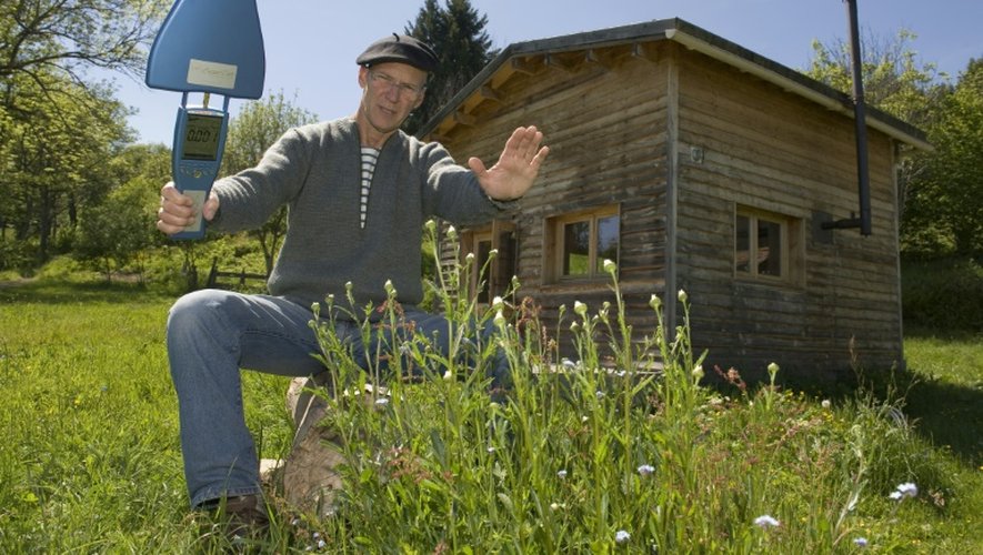 L'ex-professeur Jean-Jacques, électrohypersensible, dans un village près d'Ambert, dans le Puy-de-Dôme, le 28 mai 2015