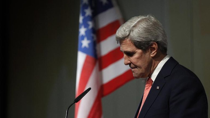 Le secrétaire d'Etat américain John Kerry, après une conférence de presse, à Genève, le 10 novembre 2013