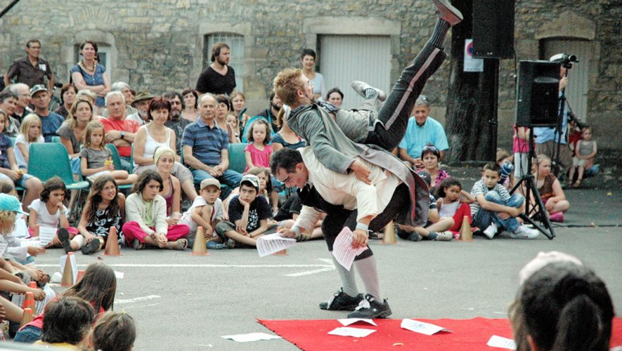 Mime, magie, théâtre, marionnettes, danse... il y en a pour tous les goûts.