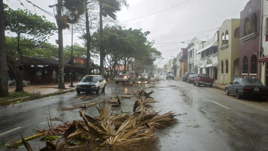 Une rue de Saint-Domingue après le passage de la tempête Erika en République Dominicaine, le 28 août 2015