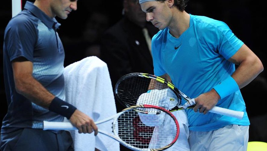 L'Espagnol Rafael Nadal au moment d'un changement de côté dans sa demi-finale du Masters de Londres face au Suisse Roger Federer, le 10 novembre 2013