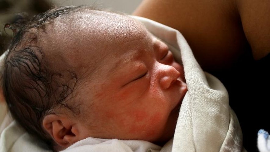Le bébé né dans un bâtiment de l'aéroport de Tacloban, aux Philippines, le 11 novembre 2013
