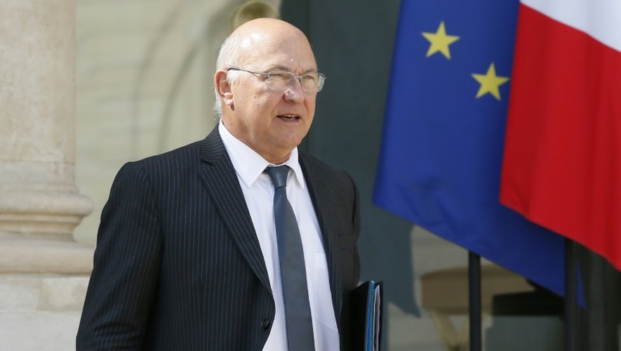 Le ministre des Finances Michel Sapin quitte l'Elysée, le 26 août 2015