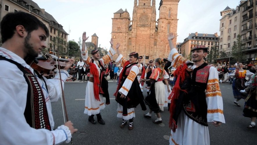 Aveyron : le Festival folklorique entre dans la danse