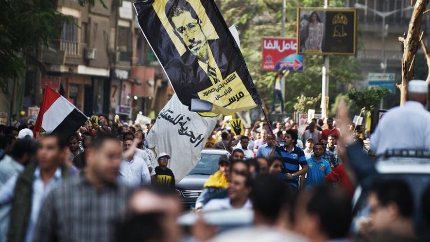Des partisans des Frères musulmans et du président destitué Mohamed Morsi, le 8 novembre 2013 au Caire