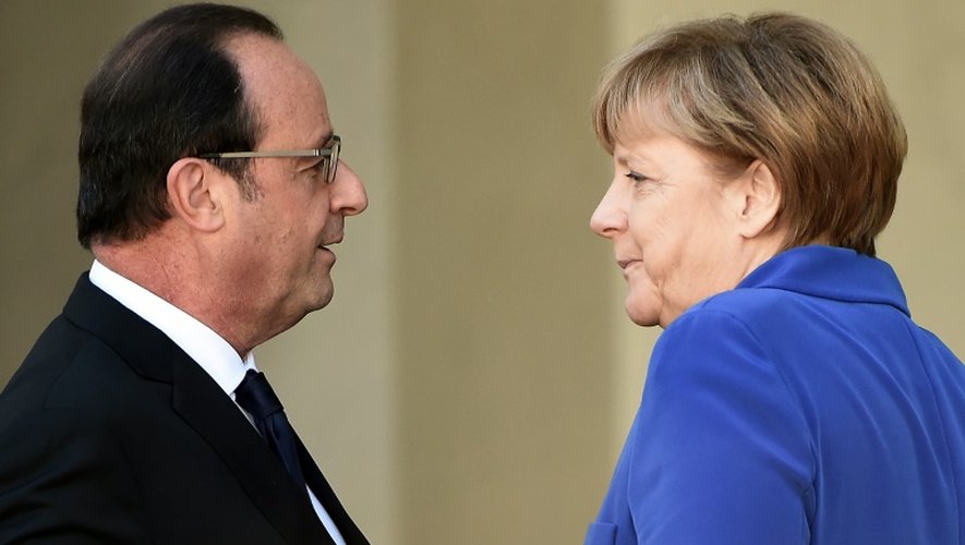 François Hollande et Angela Merkel à Paris le 2 octobre 2015