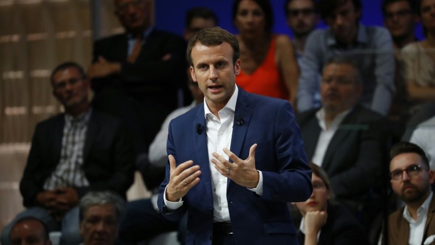 Emmanuel Macron pendant une réunion publique de son mouvement "En Marche" à La Maison de la Mutualité à Paris le 12 juillet 2016