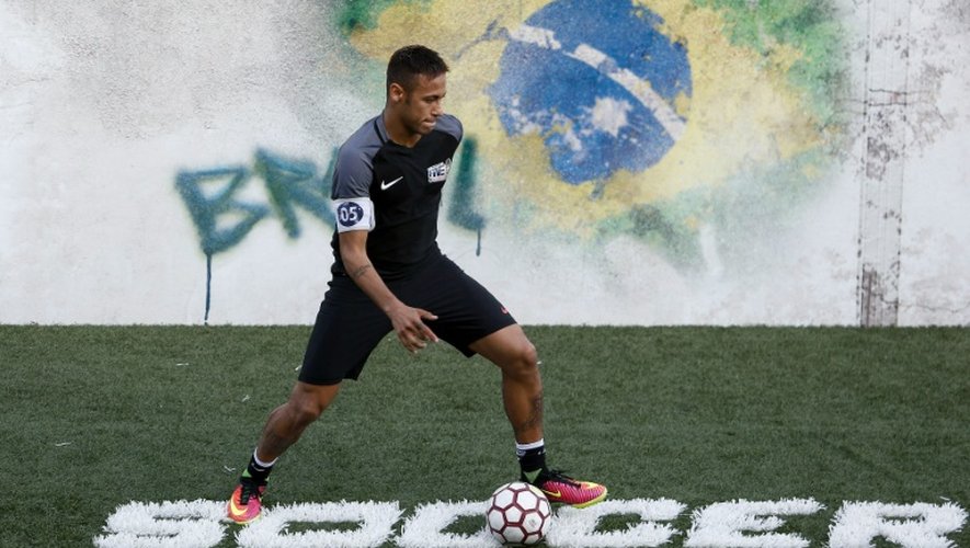 L'attaquant brésilien Neymar lors d'un match de football à cinq, à Sao Paulo, le 9 juillet 2016