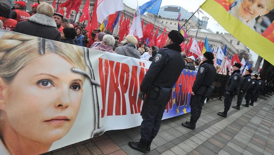 Manifestation de soutien à l'opposante ukrainienne emprisonnée Ioulia Timochenko, le 7 novembre 2013 devant le Parlement à Kiev