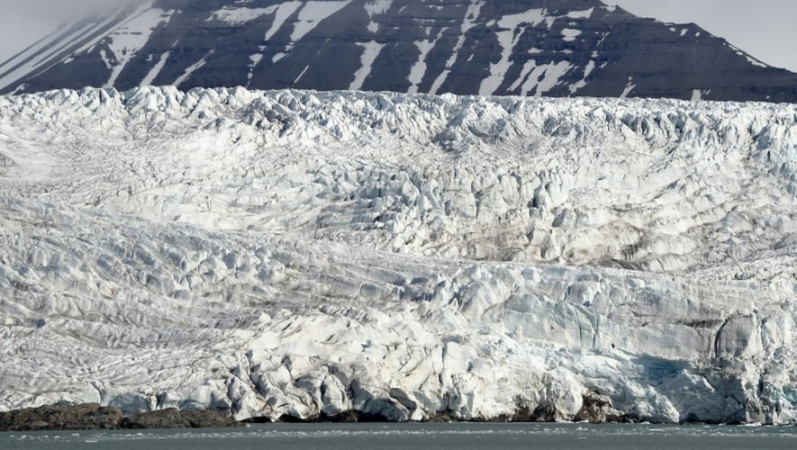 Le glacier du Nordenskiold, sur l'île norvégienne du Spitzberg, le 19 juillet 2015