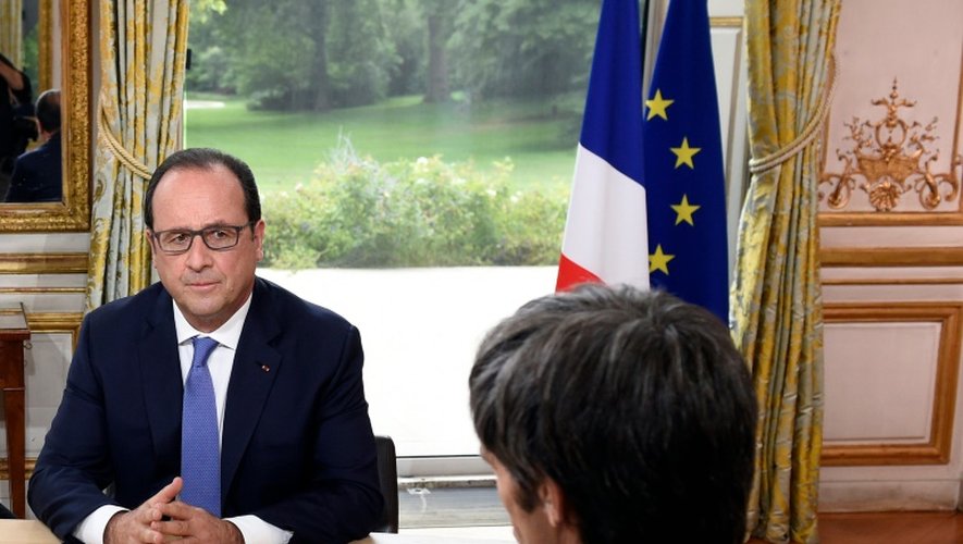 François Hollande face à David Pujadas lors de la traditionnelle interview le 14 juillet 2015 à l'Elysée à Paris