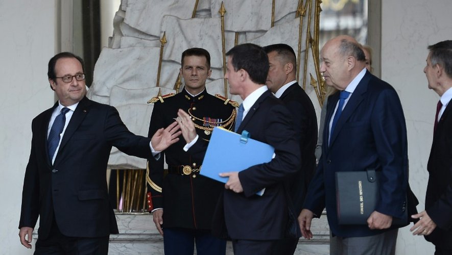 Le président François Hollande et le Premier ministre Manuel Valls le 13 juillet 2016 à l'Elysée à Paris