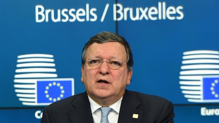 e président français, François Hollande juge "moralement inacceptable" le recrutement de l'ancien président de la Commission européenne, José Manuel Barroso, par la banque d'affaires américaine Goldman Sachs