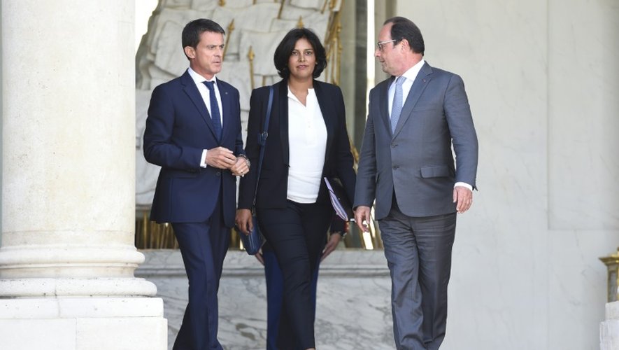 Le président François Hollande (D), le Premier ministre, Manuel Valls et la nouvelle ministre du travail Myriam El Khomri, après sa nomination, le 2 septembre 2015 à l'Elysée