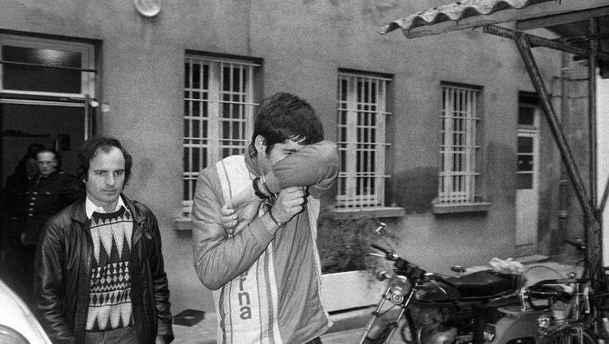 Xavier Blondel, l'un des légionnaires accusé d'avoir tué Habib Grimzi lors d'une bagarre dans le train Bordeaux-Vintimille, quitte le commissariat de police, le 15 novembre 1983, à Toulouse