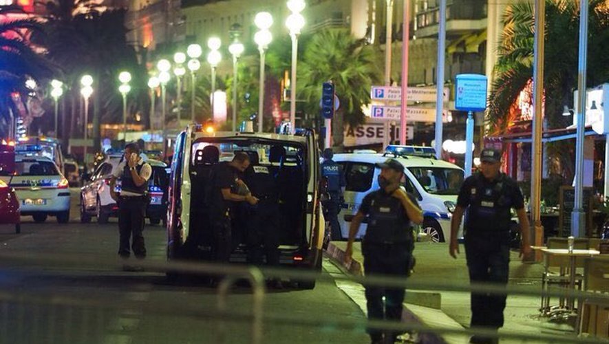 EN DIRECT. Attentat de Nice : 84 morts, une cinquantaine de personnes en "urgence absolue"
