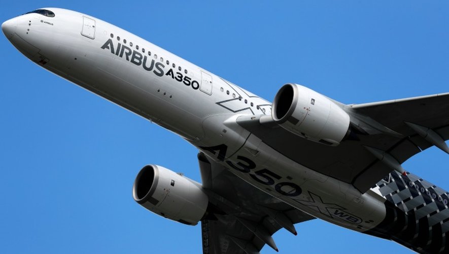 Démonstration de l'Airbus A350 XWB lors du salon de l'aéronautique à Fanrborough, le 14 juillet 2016