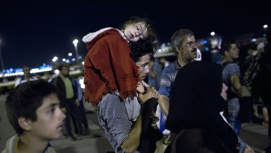 Des migrants arrivent au port du Pirée, le 1er septembre 2015 à Athènes