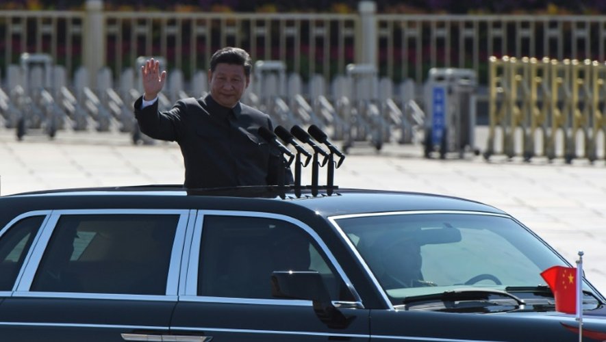 Le président chinois Xi Jinping passe en revue les troupes place Tiananmen, le 3 septembre 2015 à Pékin à occasion du 70e anniversaire de la victoire contre le Japon