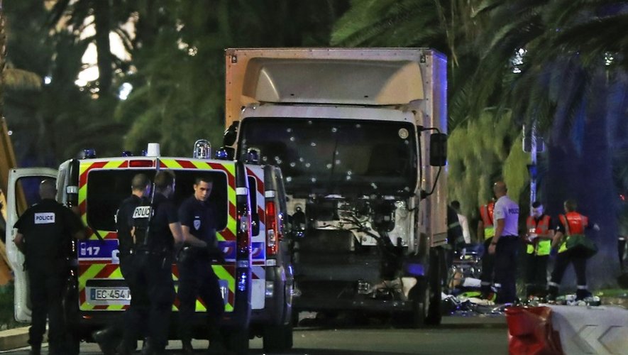 Le camion criblé de balles qui a foncé sur la foule le 14 juillet 2016 à Nice