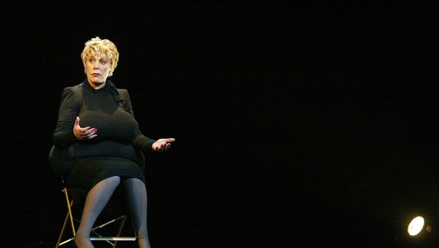 Sylvie Joly, au théâtre du Palais-Royal à Paris, le 27 mai 2002 lors de son spectacle "Le Best of"