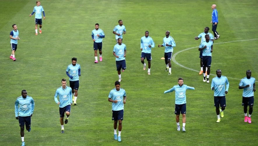 Les joueurs de l'équipe de France lors d'une séance d'entraînement de veille de match, le 3 septembre 2015 à Lisbonne