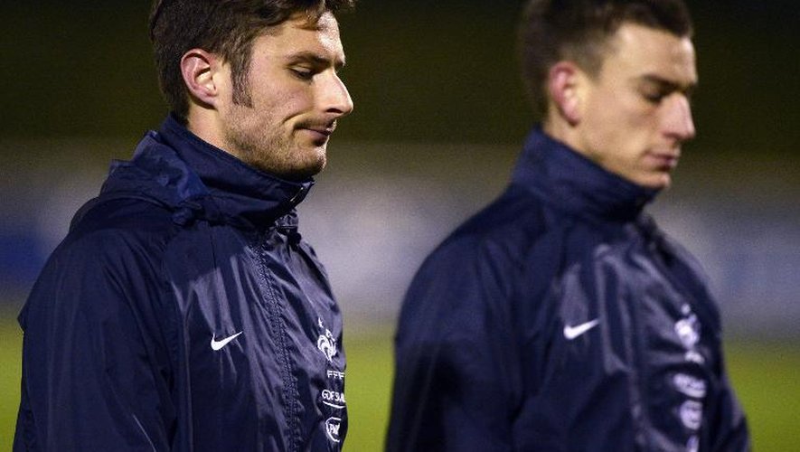 L'attaquant de l'équipe de France Olivier Giroud et son équipier, le défenseur Laurent Koscielny à l'issue d'une séance d'entraînement à Clairefontaine, le 16 novembre 2013.