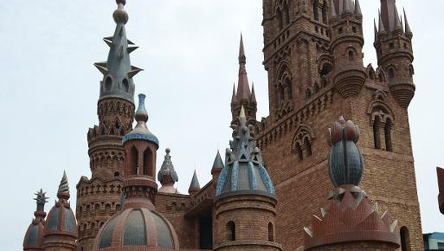 L'homme d'affaires affirme avoir dépensé 12 millions d'euros dans la construction de ses châteaux