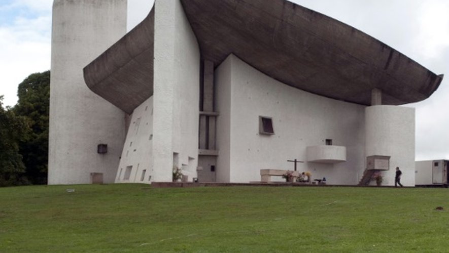 La chapelle Notre-Dame-du-Haut, à Ronchamp, près de Belfort (Haute-Saône), le 9 septembre 2011. Conçue par Le Corbusier en 1950, elle fait partie des 17 oeuvres de l'architecte inscrite au patrimoine de l'Humanité