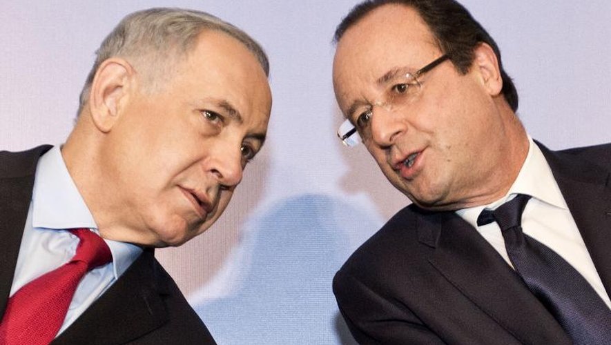 François Hollande en conversation avec le Premier ministre israélien Benjamin Netanyahu, le 19 novembre 2013 à Tel-Aviv